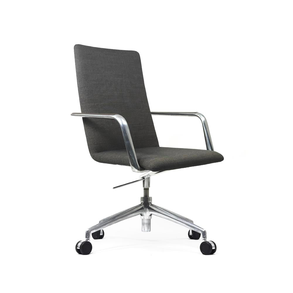 Brunner: Finasoft Medium Back Meeting Chair in Grey Leather - Refurbished