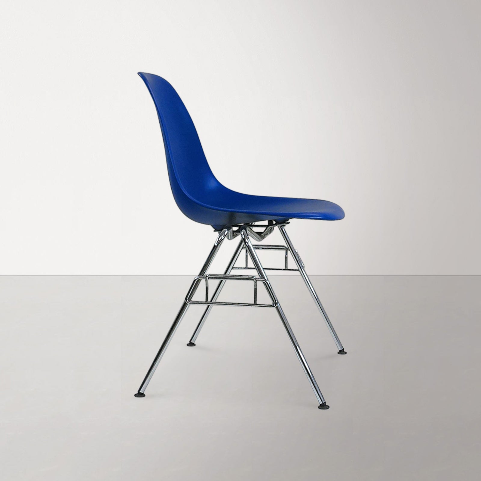 <tc>Vitra</tc> <tc>Eames</tc>: DSS - Stapelstuhl - Generalüberholt