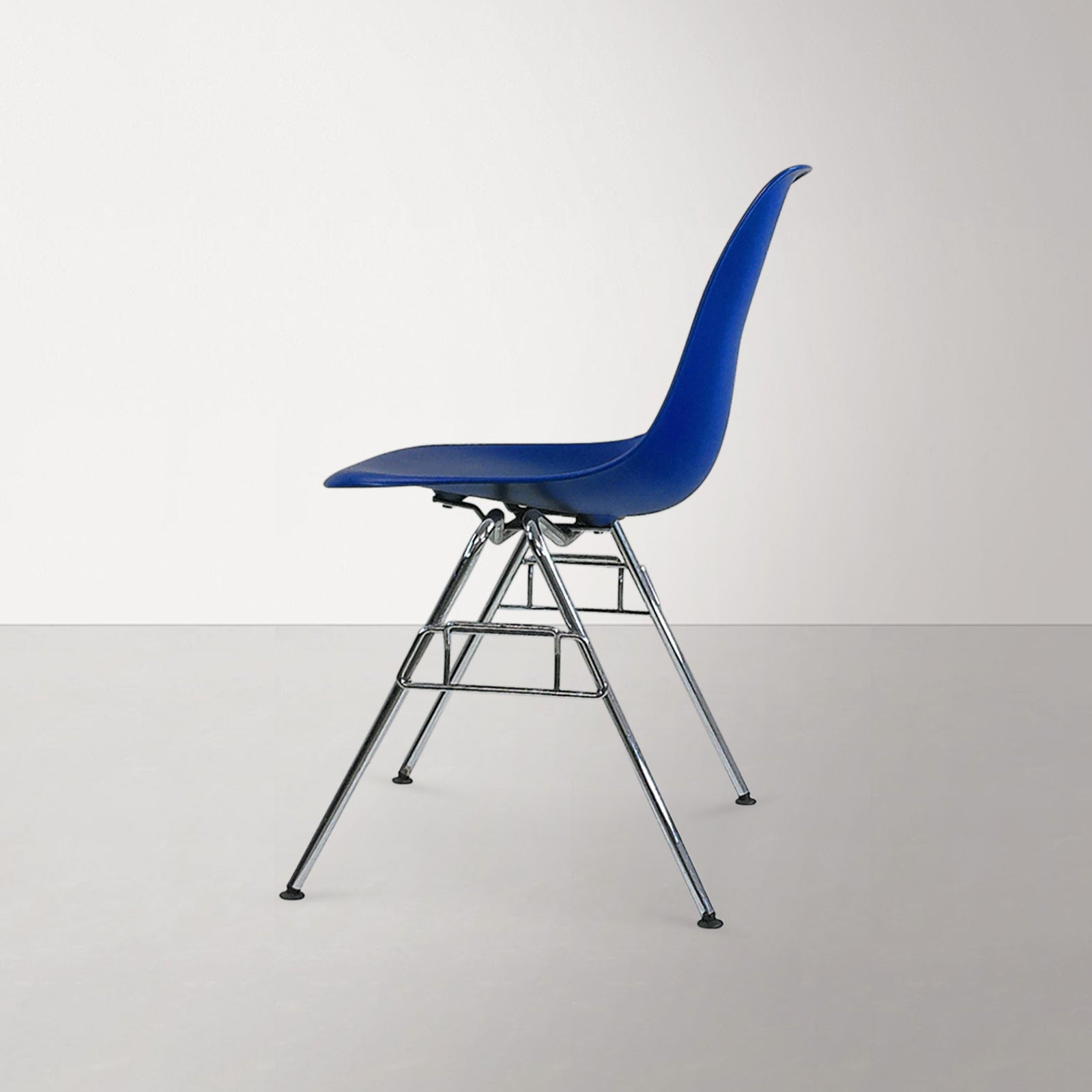 <tc>Vitra</tc> <tc>Eames</tc>: DSS - Stapelstuhl - Generalüberholt