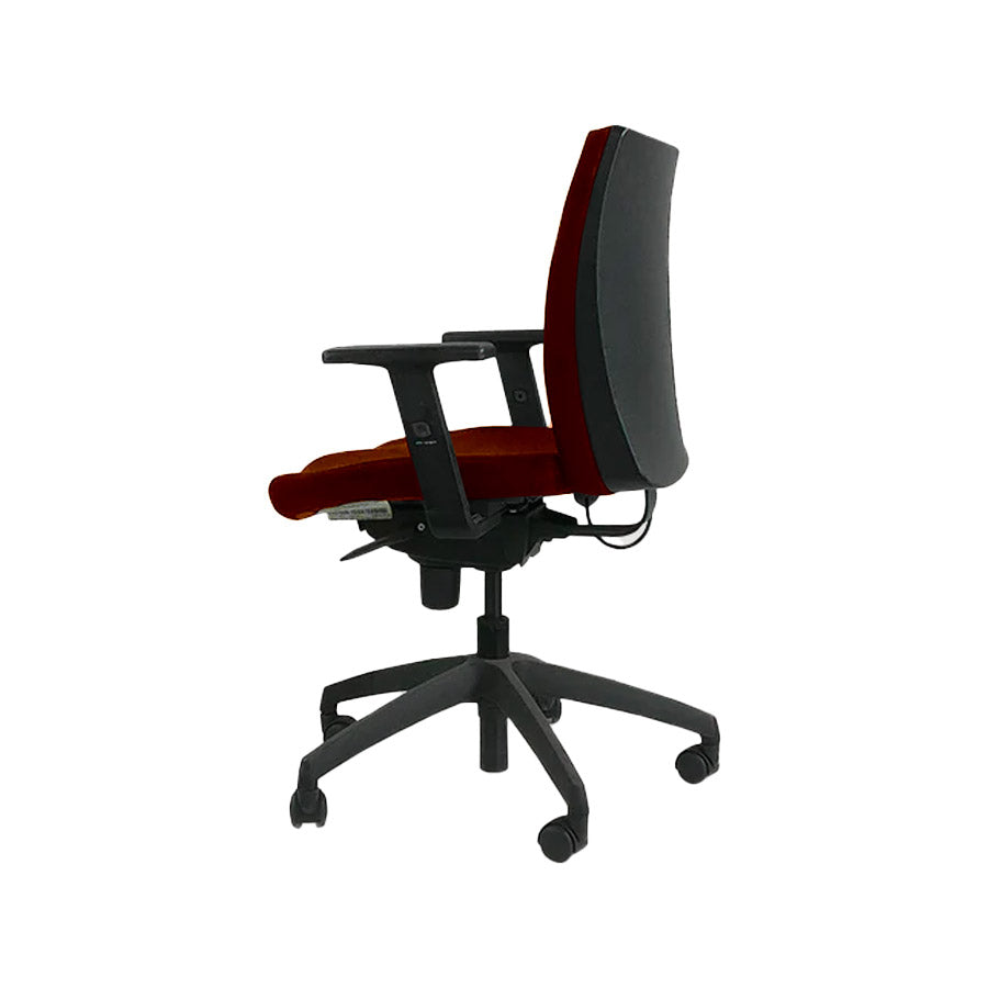 <tc>Connection</tc>: Team-Arbeitsstuhl aus hellbraunem Leder – Generalüberholt