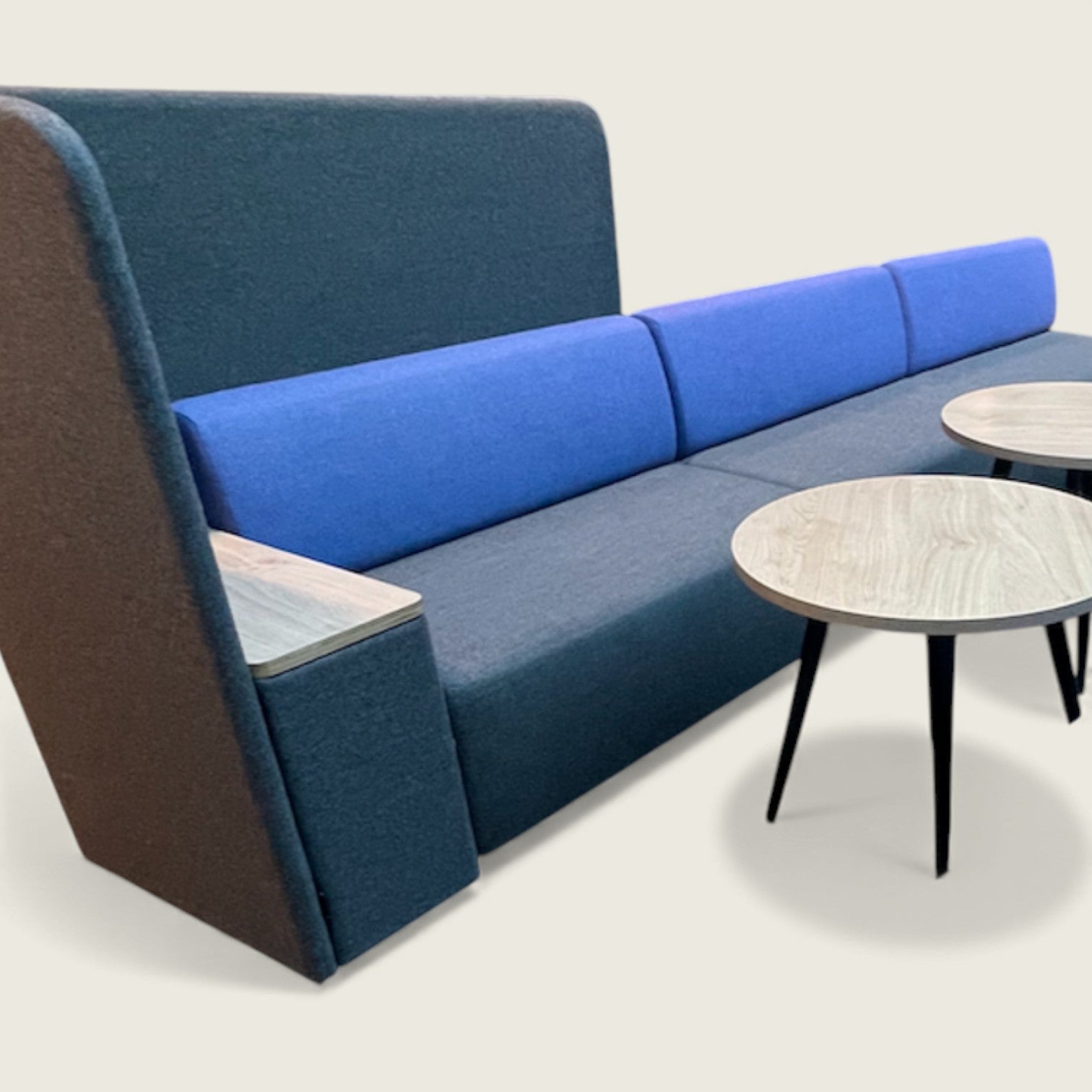 Davison: Modulare Sitzkabine mit hoher Rückenlehne – renoviert