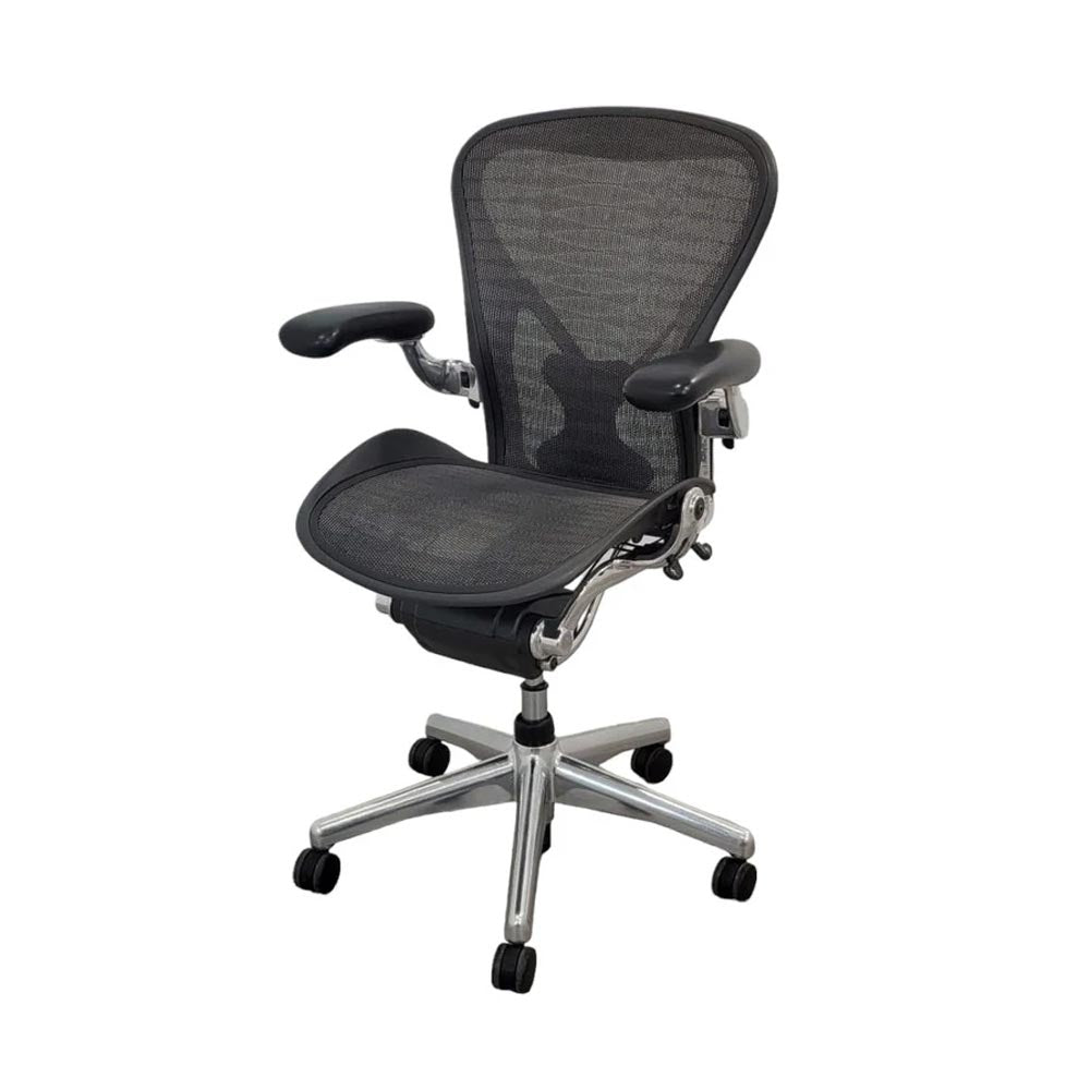 <tc>Herman Miller</tc>: Aeron - <tc>Size B</tc> - Full House mit Aluminiumrahmen (Tuxedo Weave) - Generalüberholt