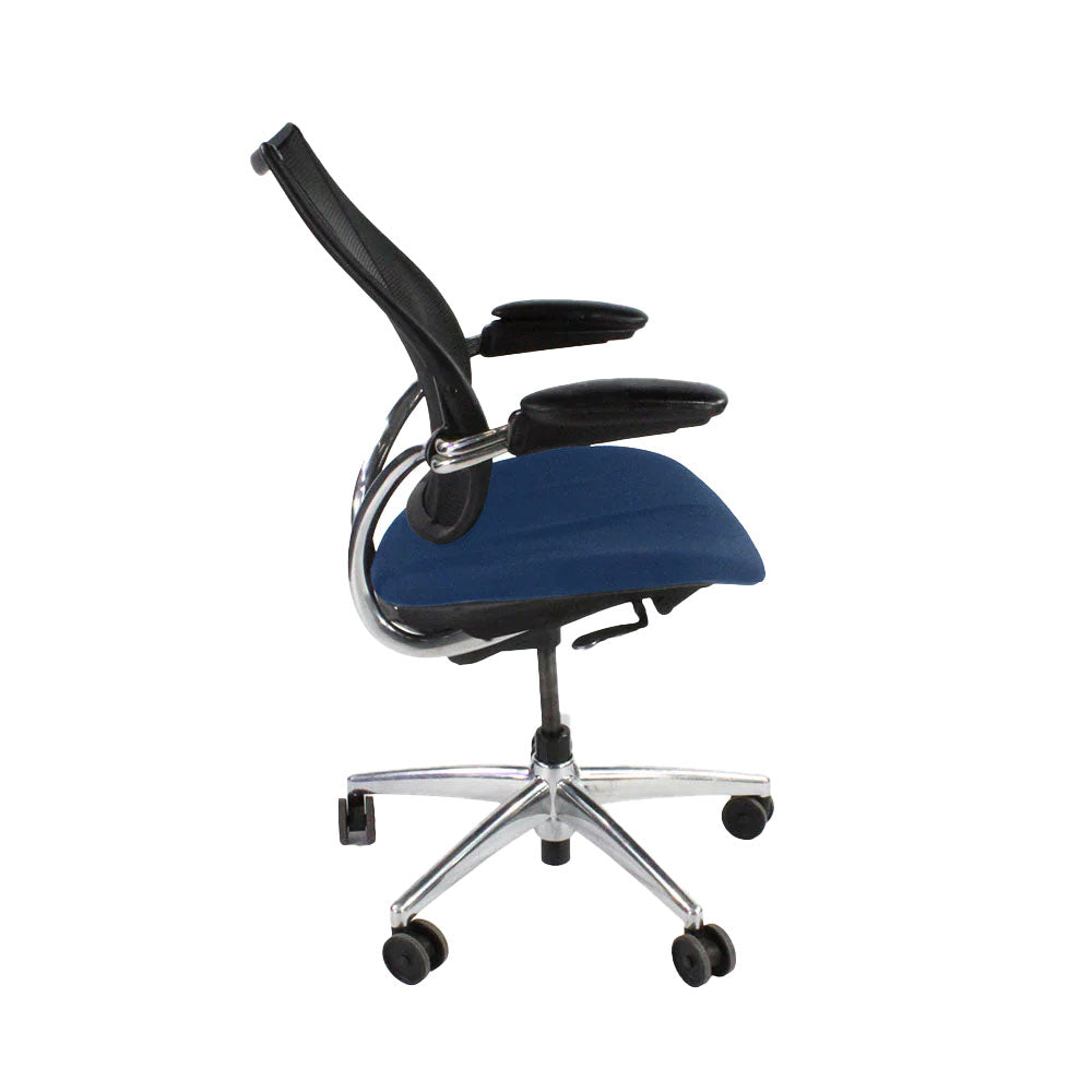 <tc>Humanscale</tc>: <tc>Liberty</tc> Arbeitsstuhl aus blauem Stoff/Aluminiumrahmen – Generalüberholt