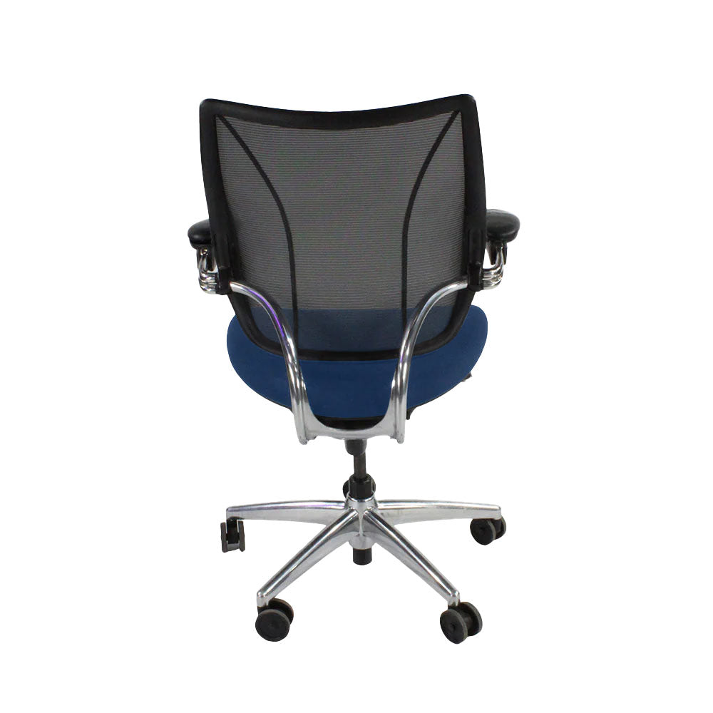 <tc>Humanscale</tc>: <tc>Liberty</tc> Arbeitsstuhl aus blauem Stoff/Aluminiumrahmen – Generalüberholt