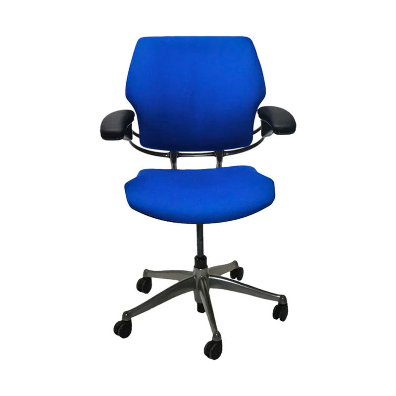 <tc>Humanscale</tc>: <tc>Freedom</tc> Bürostuhl aus blauem Stoff – Generalüberholt