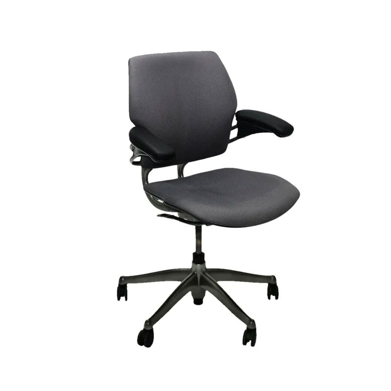 <tc>Humanscale</tc>: <tc>Freedom</tc> Bürostuhl aus grauem Stoff – Generalüberholt