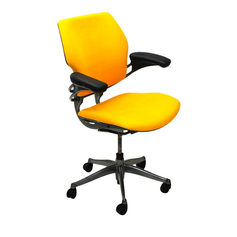 <tc>Humanscale</tc>: <tc>Freedom</tc> Arbeitsstuhl aus gelbem Stoff - Generalüberholt