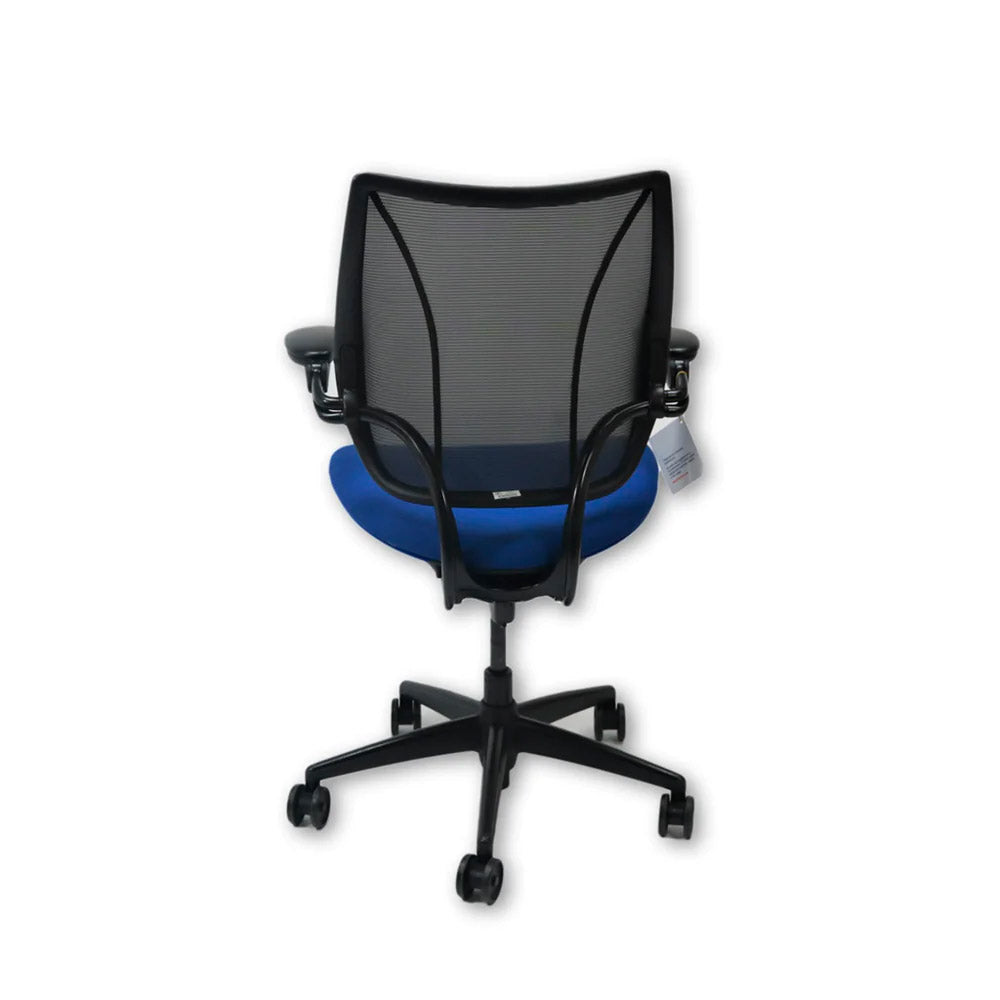 <tc>Humanscale</tc>: <tc>Liberty</tc> Bürostuhl aus blauem Stoff – Generalüberholt