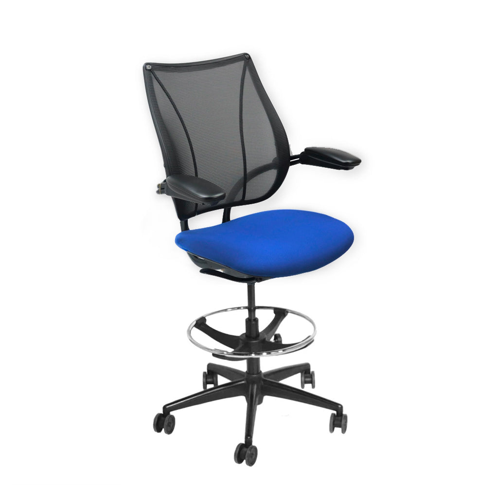 <tc>Humanscale</tc>: <tc>Liberty</tc> Zeichnerstuhl aus blauem Stoff - Generalüberholt