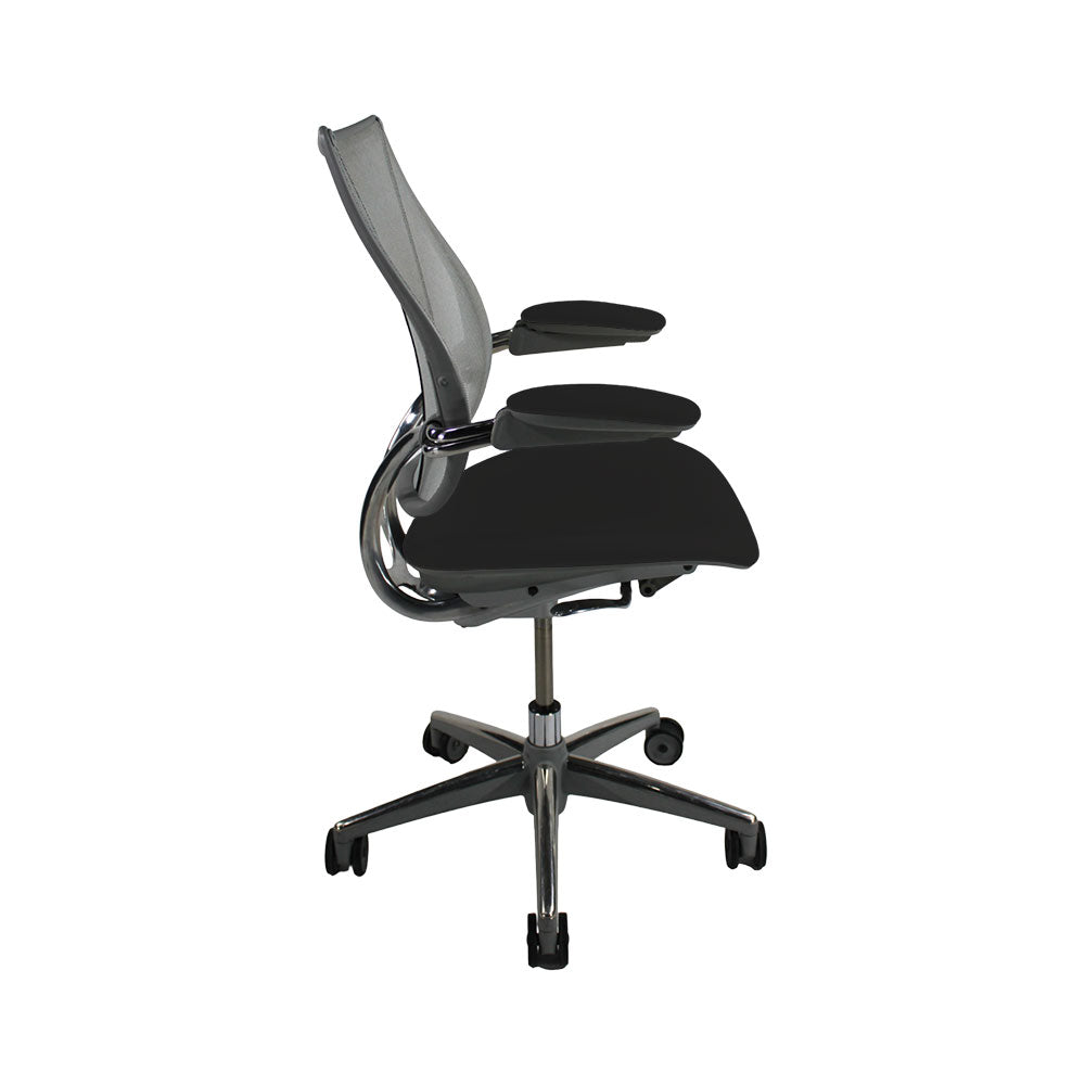 <tc>Humanscale</tc>: <tc>Liberty</tc> Bürostuhl aus schwarzem Leder - Generalüberholt