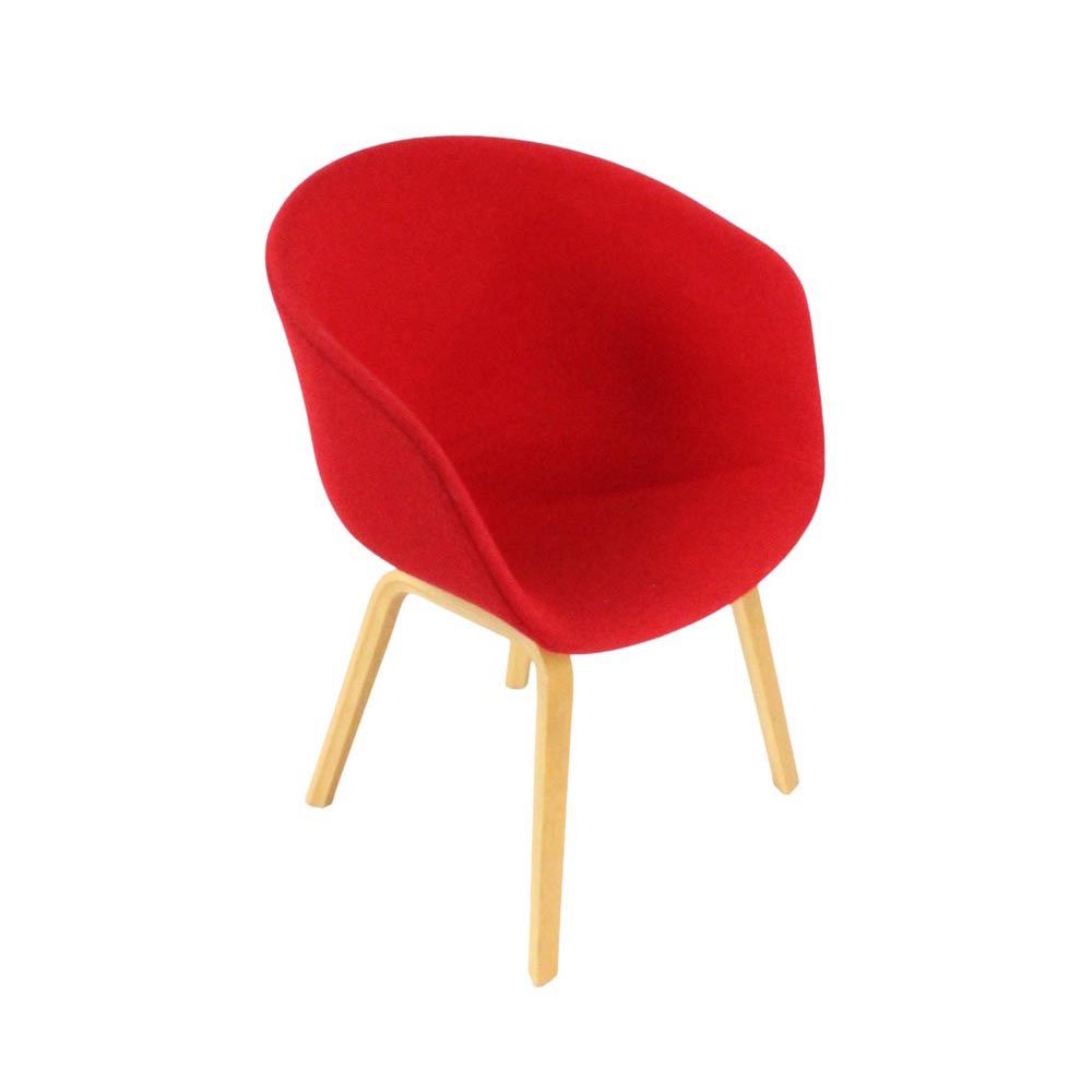 <tc>Hay</tc>: About a Chair AAC 23 - Rot - Generalüberholt