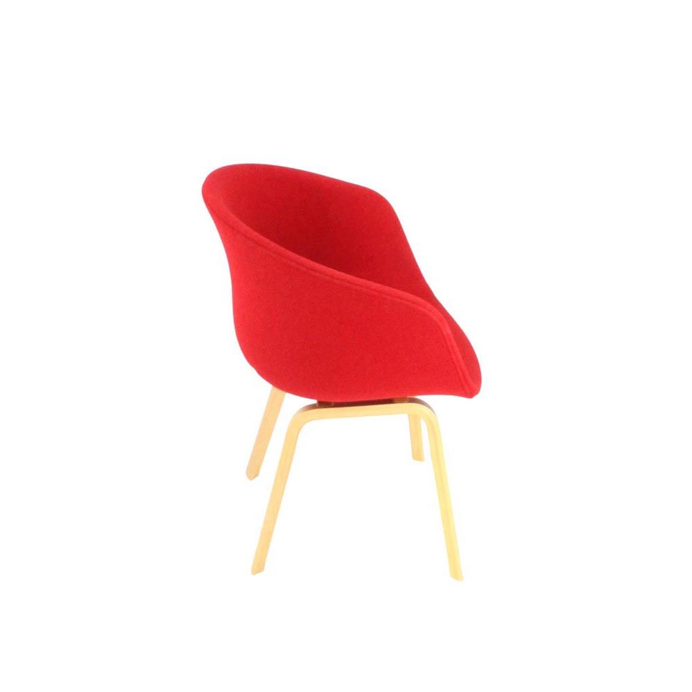 <tc>Hay</tc>: About a Chair AAC 23 - Rot - Generalüberholt