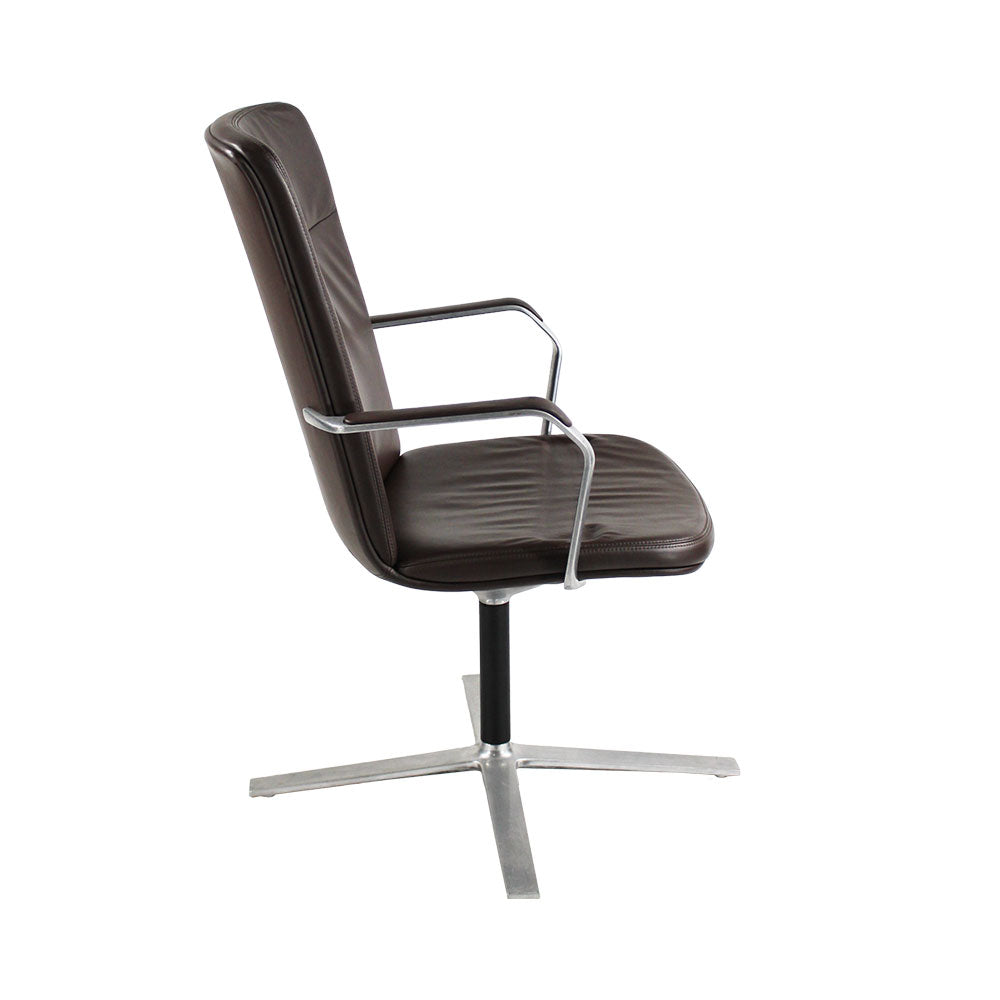 Orangebox: Calder Meeting Chair 4 Sterne Basis in braunem Leder - renoviert