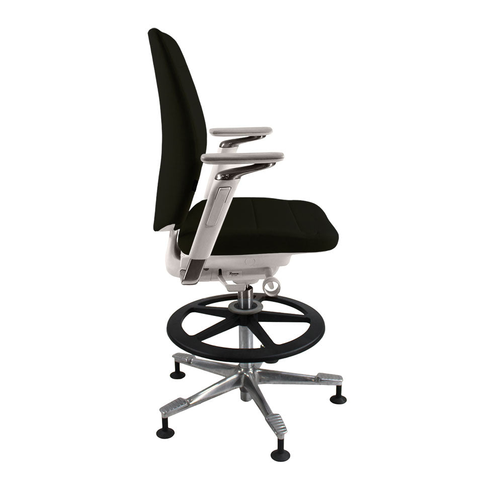 <tc>Kinnarps</tc>: Capella Draftsman Chair in schwarzem Stoff - Generalüberholt