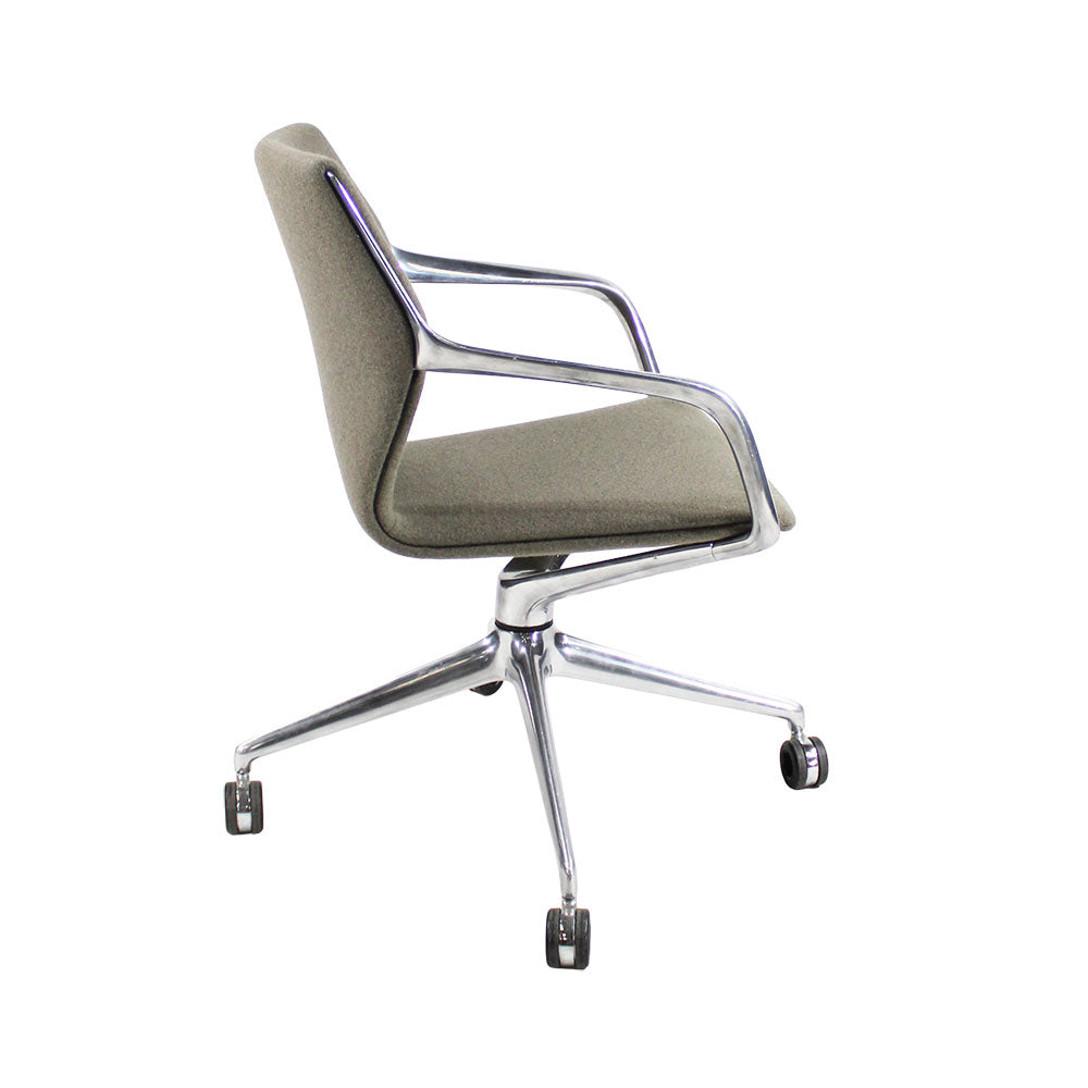 <tc>Brunner</tc>: Ray Drehstuhl 9232 in beigem Stoff - Generalüberholt