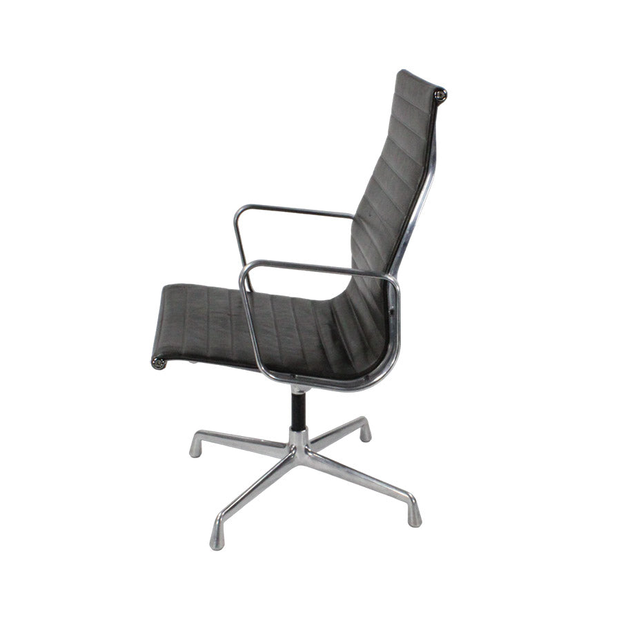<tc>Vitra</tc>: <tc>Eames</tc> EA116 Sessel - Generalüberholt