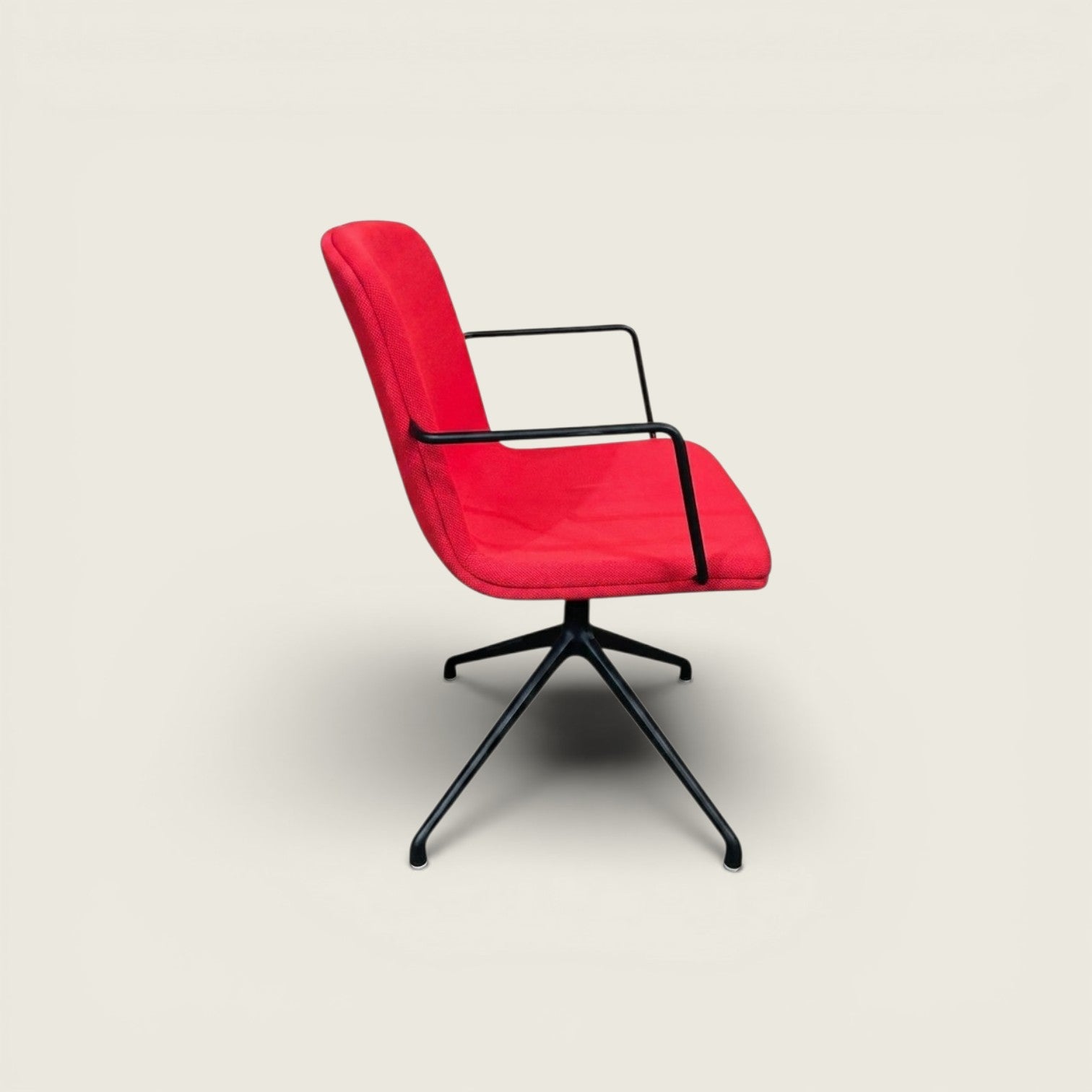 Orangebox: CUBB 06 Visitors Side Chair in Red - Refurbished