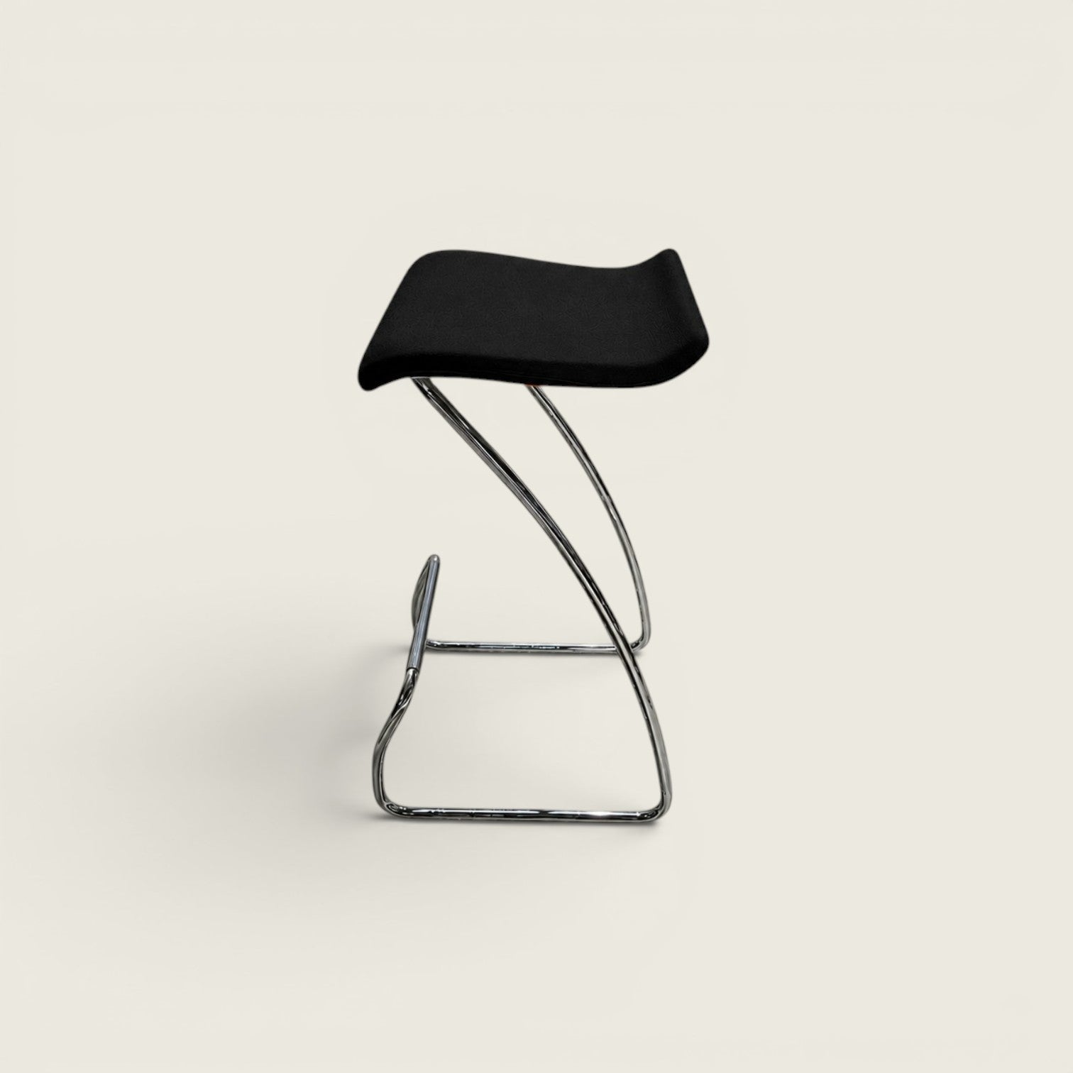 Orangebox: Perching Bar Stool in Black - Refurbished