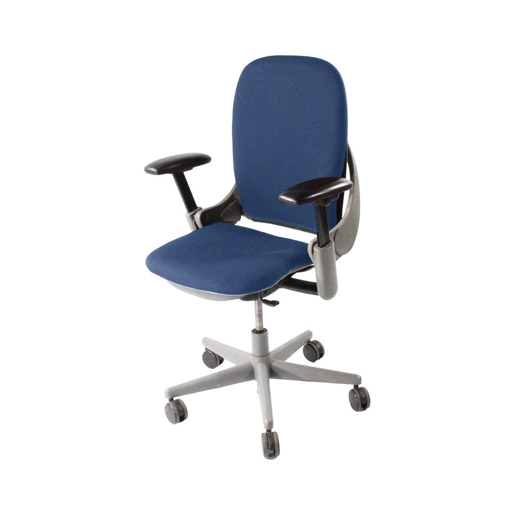 <tc>Steelcase</tc>: <tc>Leap V1</tc> Bürostuhl - Grauer Rahmen/Blauer Stoff - Generalüberholt