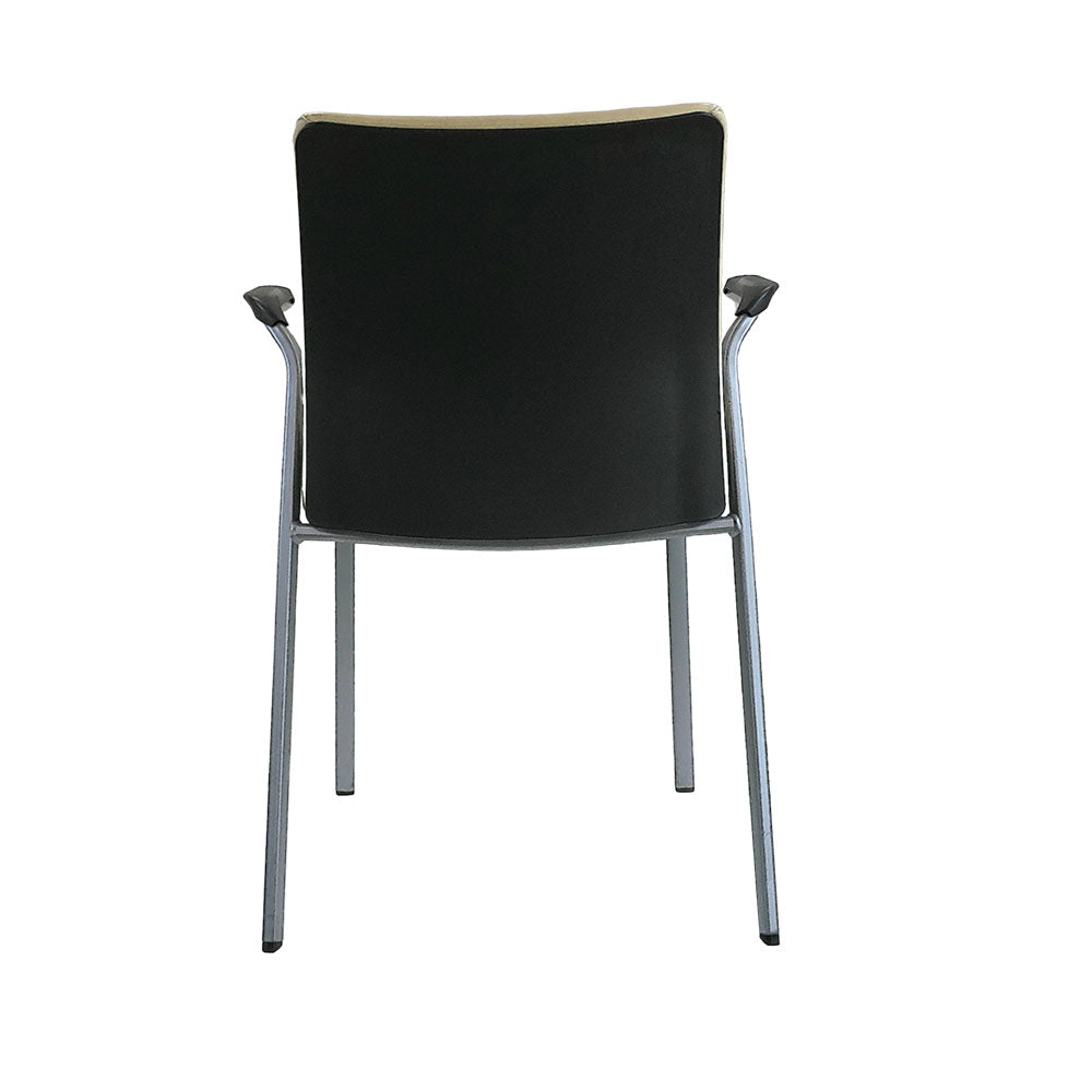<tc>Steelcase</tc>: Stapelstuhl aus original cremefarbenem Leder - Generalüberholt