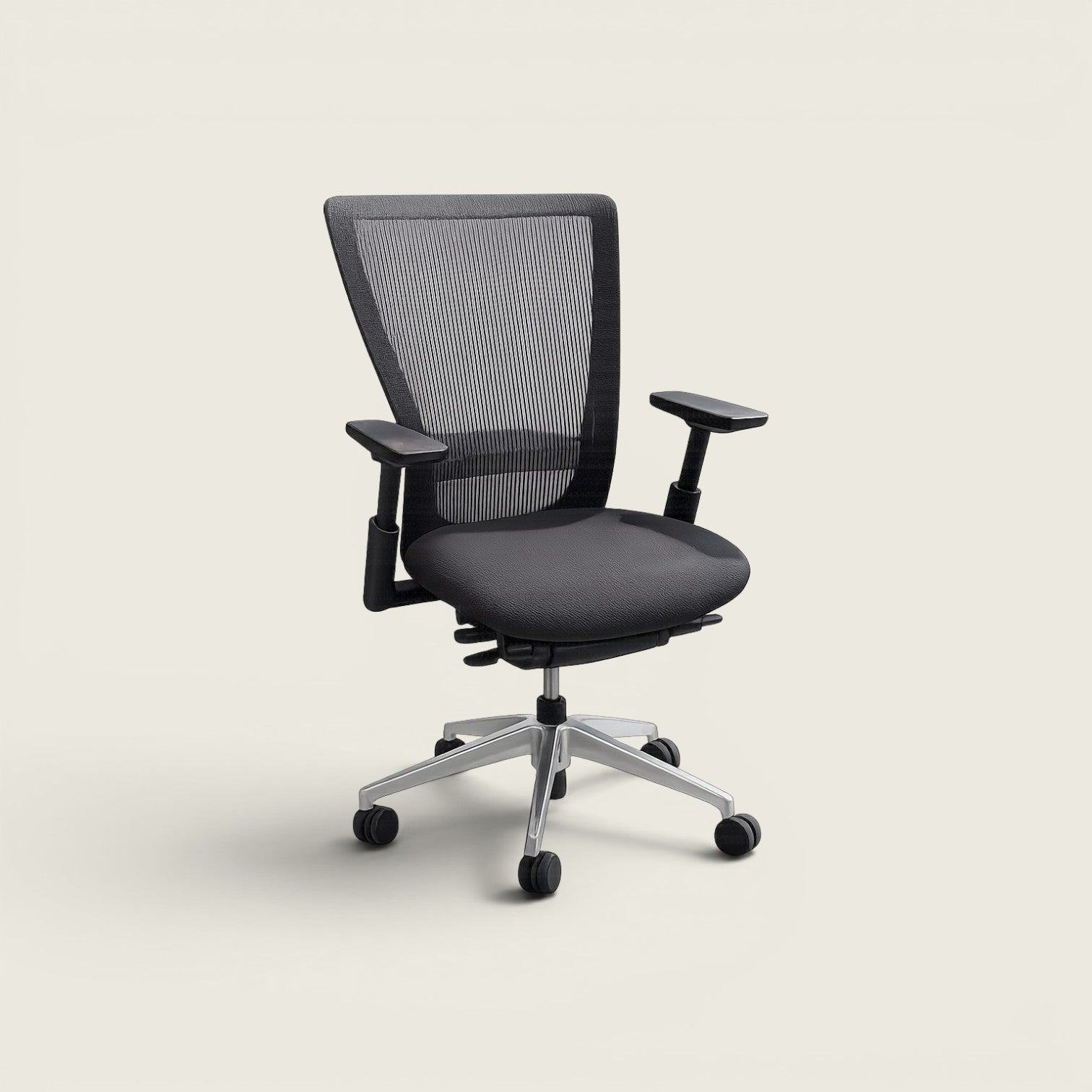 Saxen: Mesh Back Task Chair - Refurbished