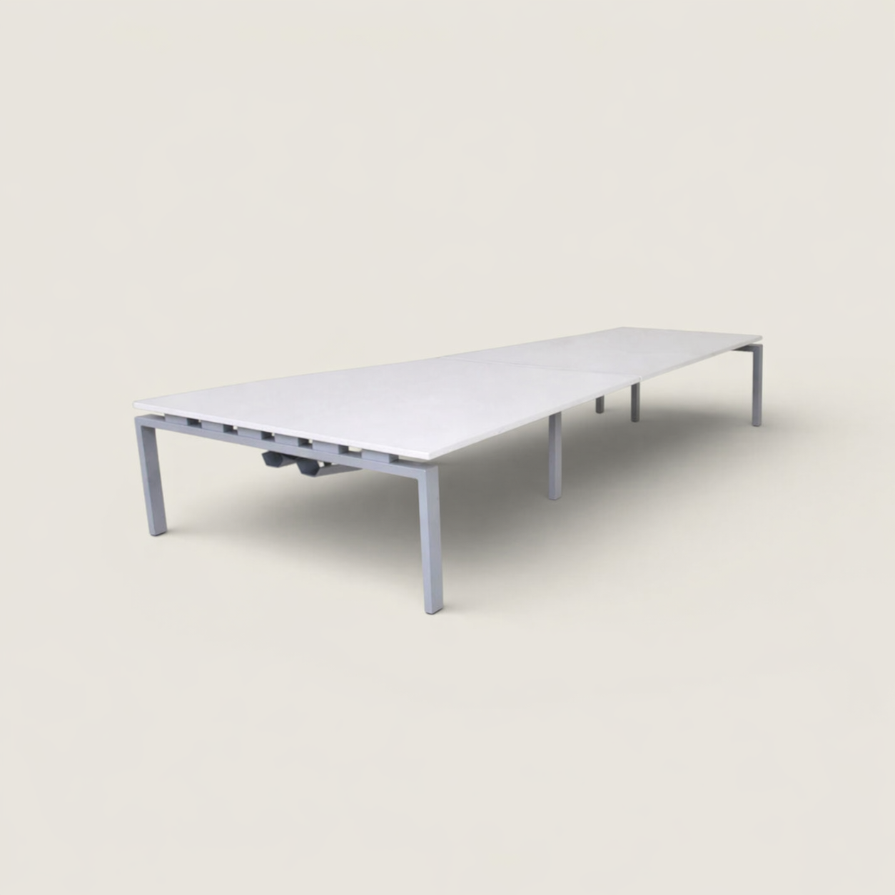 <tc>Senator</tc> 4-Wege-Arbeitsplatz (3200 mm x 1600 mm) – generalüberholt