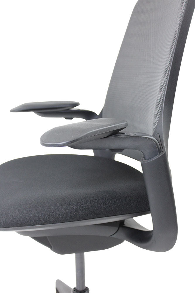 <tc>Steelcase</tc>: Ergonomischer Bürostuhl Serie 1 aus schwarzem Stoff – Generalüberholt