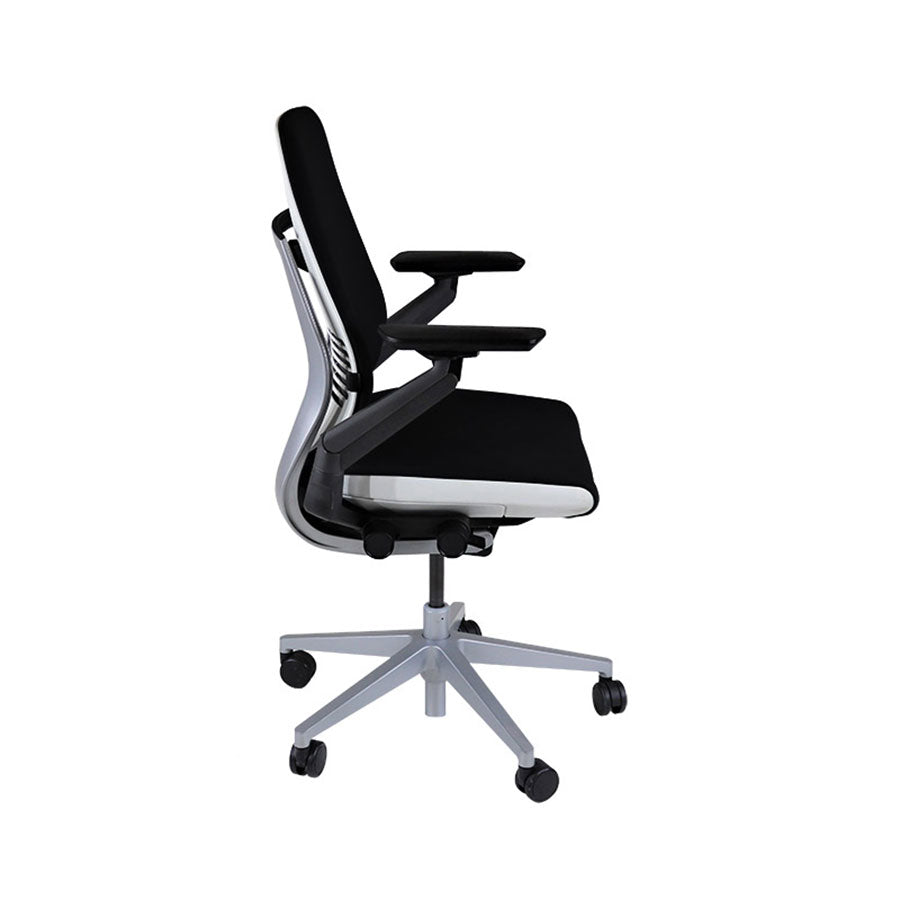 <tc>Steelcase</tc>: Gesture Ergonomischer Bürostuhl - Schwarzer Stoff - Generalüberholt