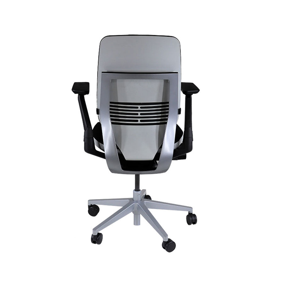 <tc>Steelcase</tc>: Gesture Ergonomischer Bürostuhl - Schwarzer Stoff - Generalüberholt
