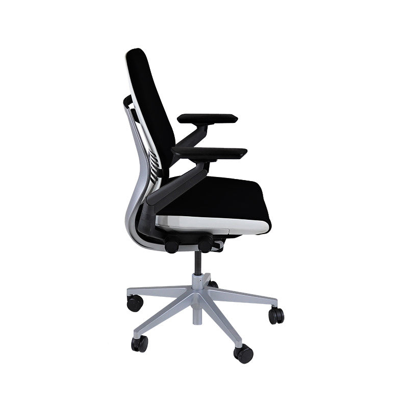 <tc>Steelcase</tc>: Gesture Ergonomischer Bürostuhl - Schwarzes Leder - Generalüberholt