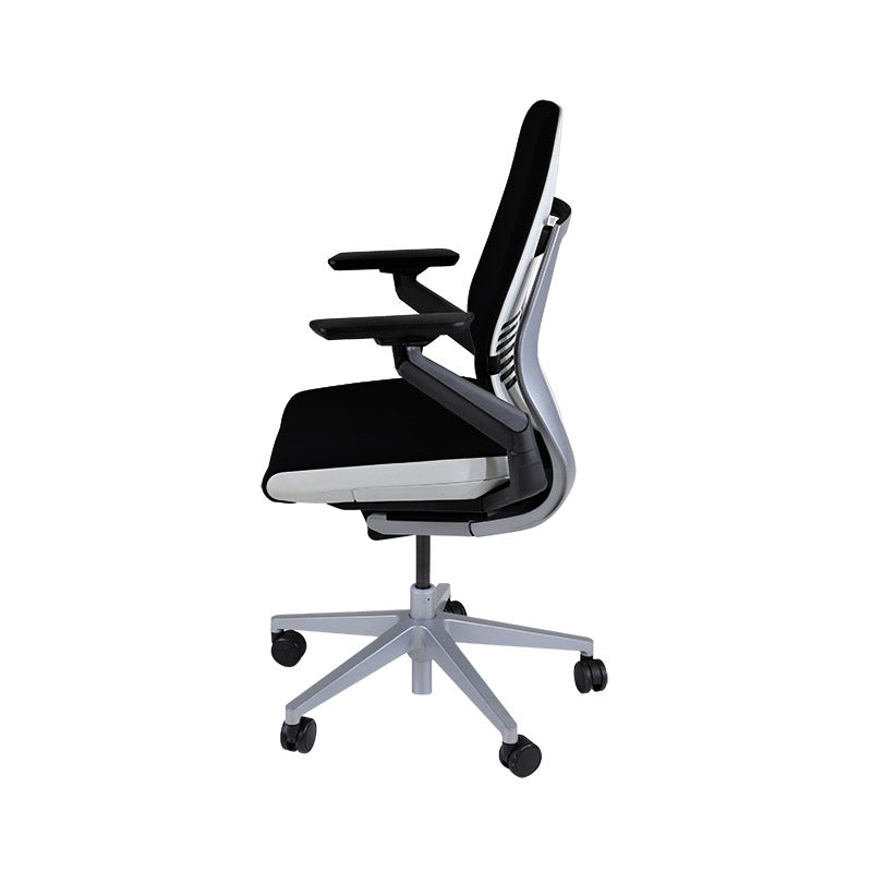 <tc>Steelcase</tc>: Gesture Ergonomischer Bürostuhl - Schwarzes Leder - Generalüberholt