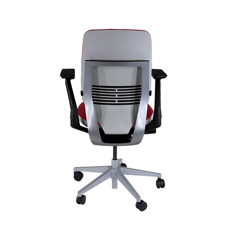 <tc>Steelcase</tc>: Gesture Ergonomischer Bürostuhl - Burgunderrotes Leder - Generalüberholt