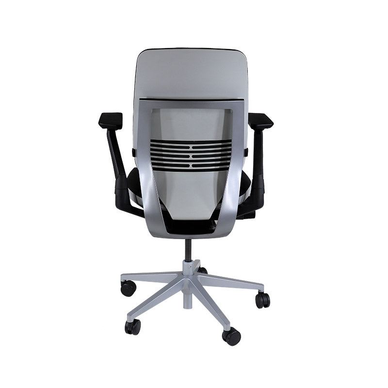 <tc>Steelcase</tc>: Gesture Ergonomischer Bürostuhl - Grauer Stoff - Generalüberholt