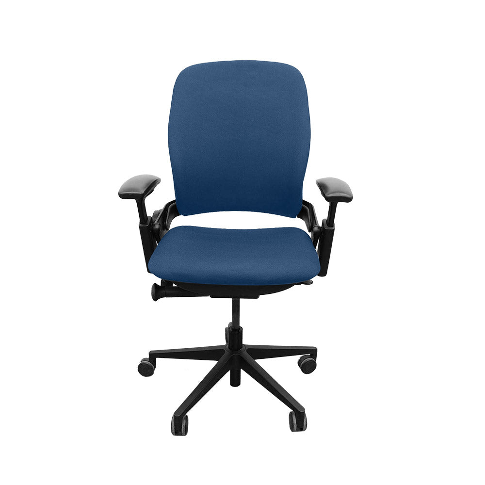 <tc>Steelcase</tc>: <tc>Leap V2</tc> Bürostuhl, höhenverstellbar, nur Armlehne, blauer Stoff, generalüberholt