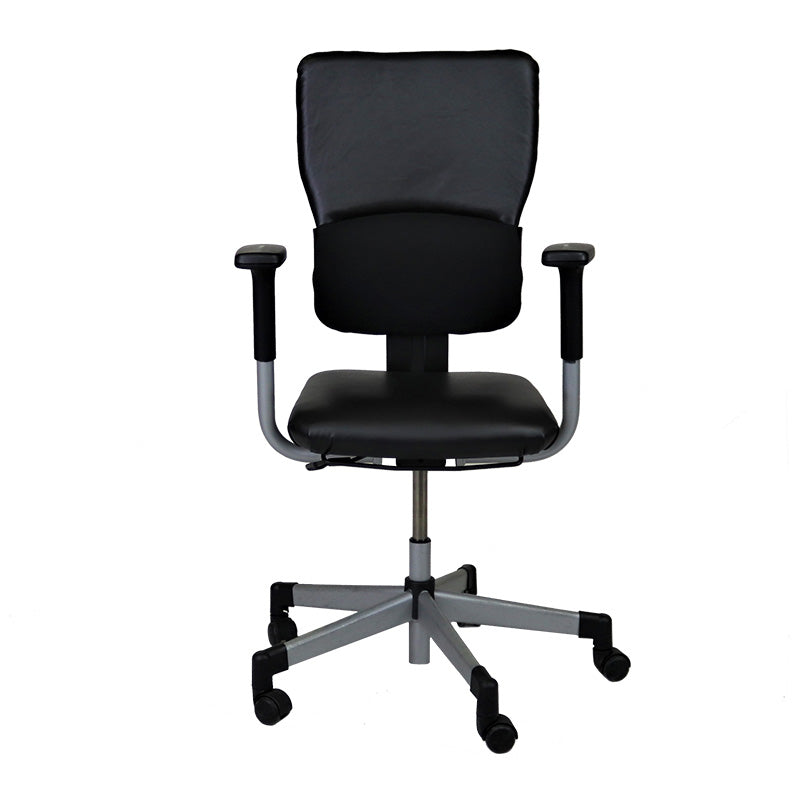 <tc>Steelcase</tc>: <tc>Lets B</tc> - Arbeitsstuhl mit hoher Rückenlehne aus schwarzem Leder - Generalüberholt