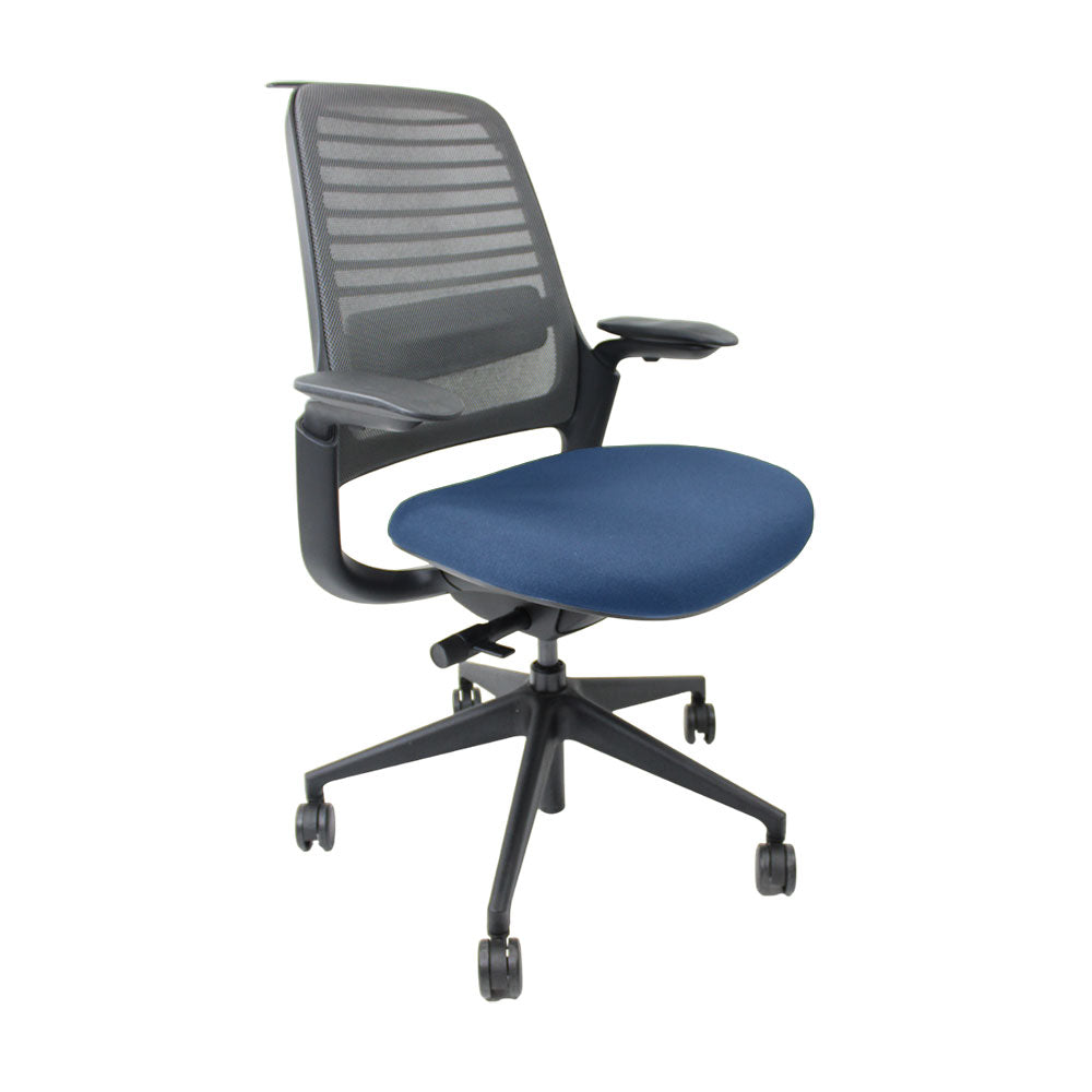 <tc>Steelcase</tc>: Ergonomischer Bürostuhl Serie 1 aus blauem Stoff – Generalüberholt