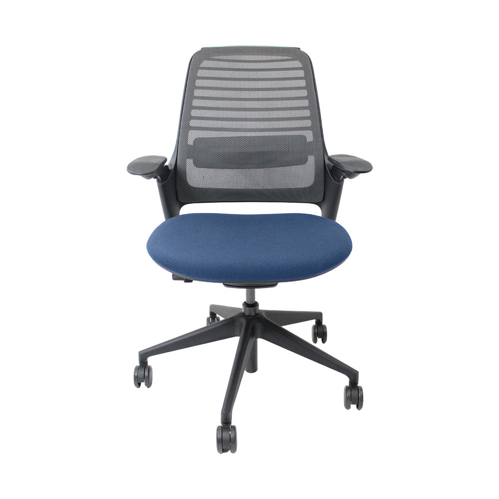 <tc>Steelcase</tc>: Ergonomischer Bürostuhl Serie 1 aus blauem Stoff – Generalüberholt