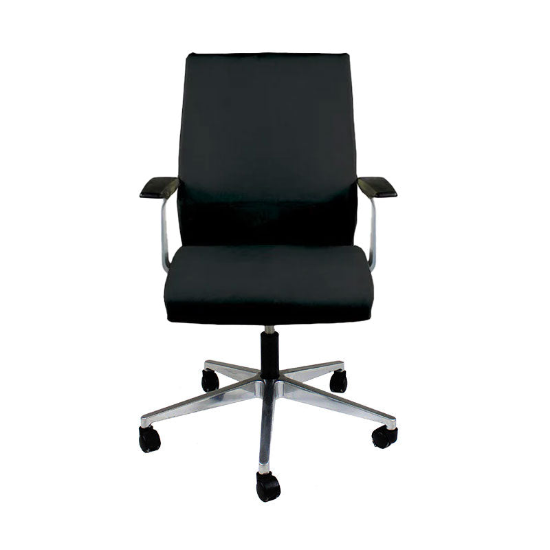 <tc>Steelcase</tc>: <tc>Think V2</tc> Bürostuhl aus schwarzem Stoff - Generalüberholt