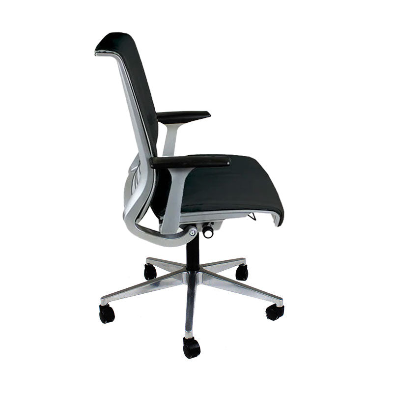 <tc>Steelcase</tc>: <tc>Think V2</tc> Bürostuhl aus schwarzem Stoff - Generalüberholt
