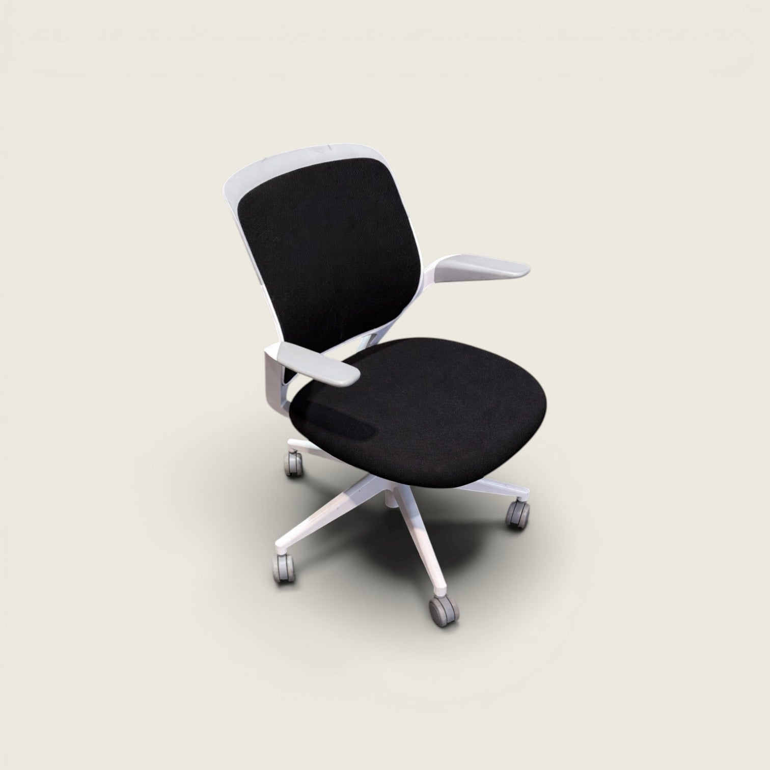 Steelcase: Cobi Task Chair in black with white frame - Refurbished