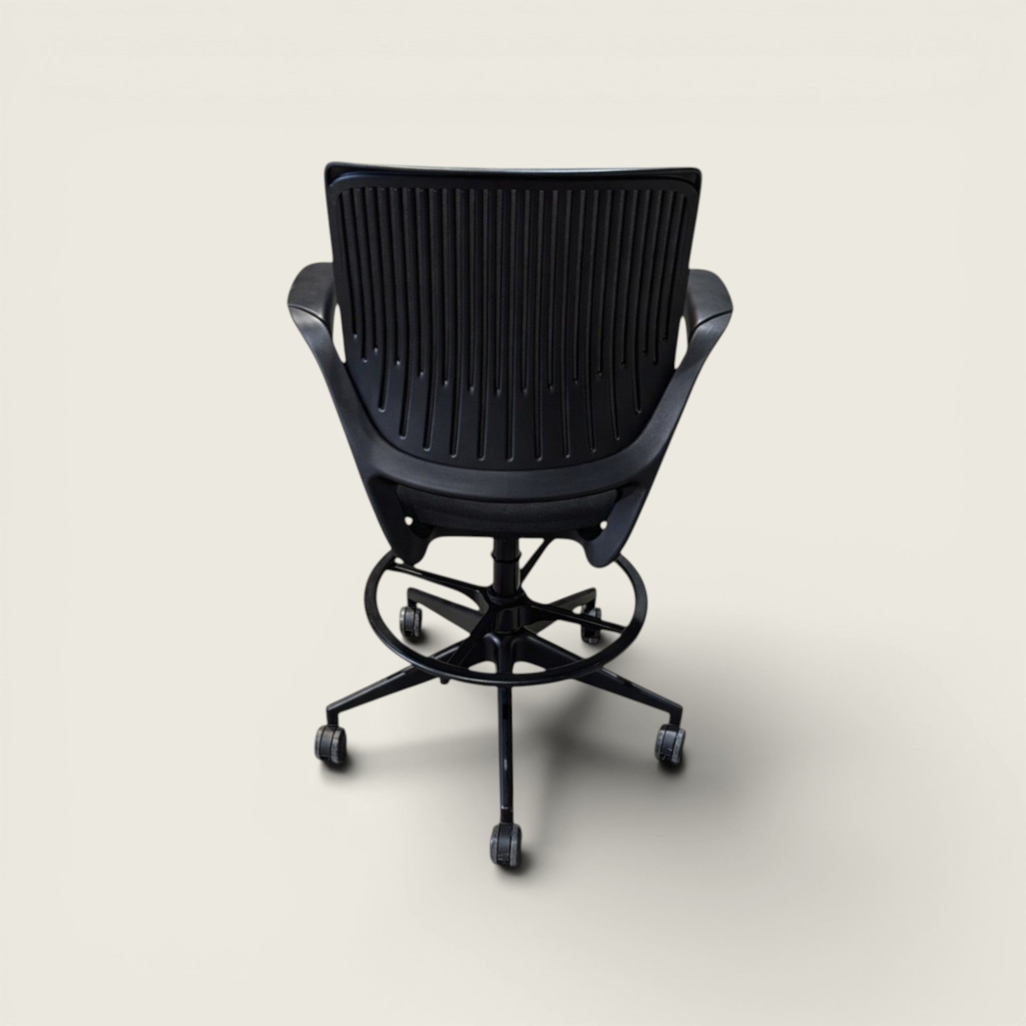 <tc>Steelcase</tc>Cobi Zeichenstuhl in Schwarz - Generalüberholt