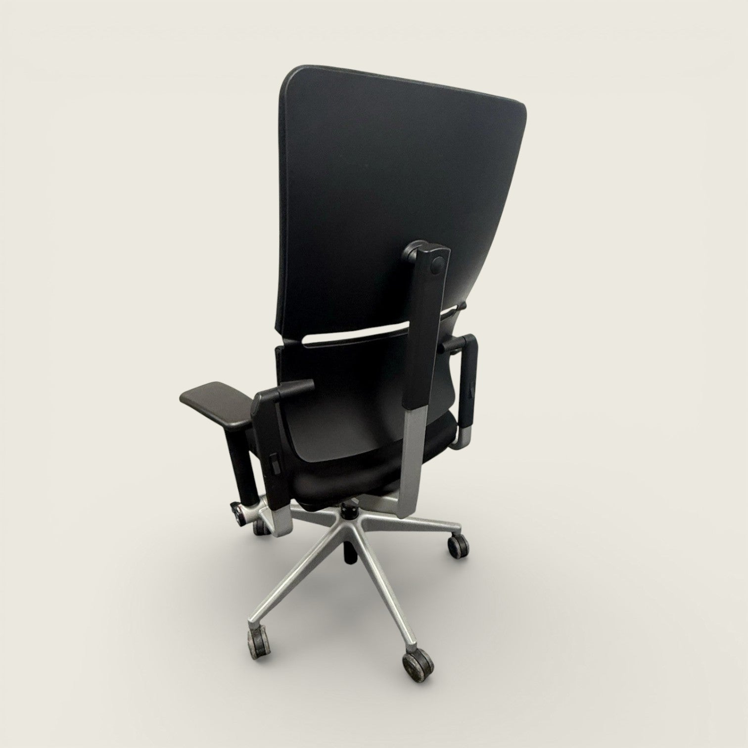 <tc>Steelcase</tc>Please V2 Bürostuhl – generalüberholt