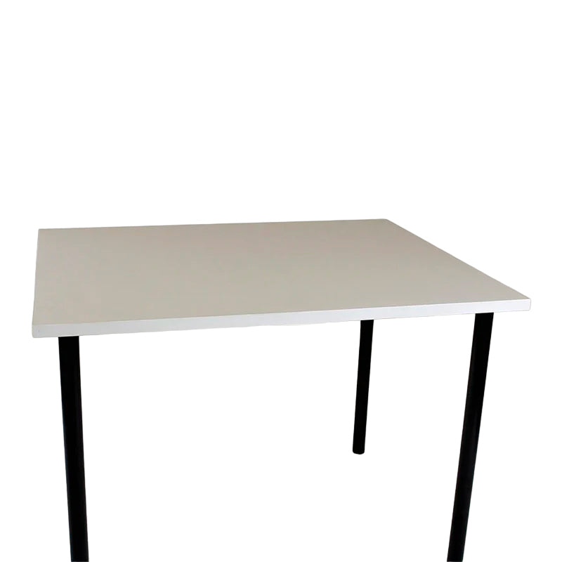 Saxen: Standard White Office Desk - Refurbished
