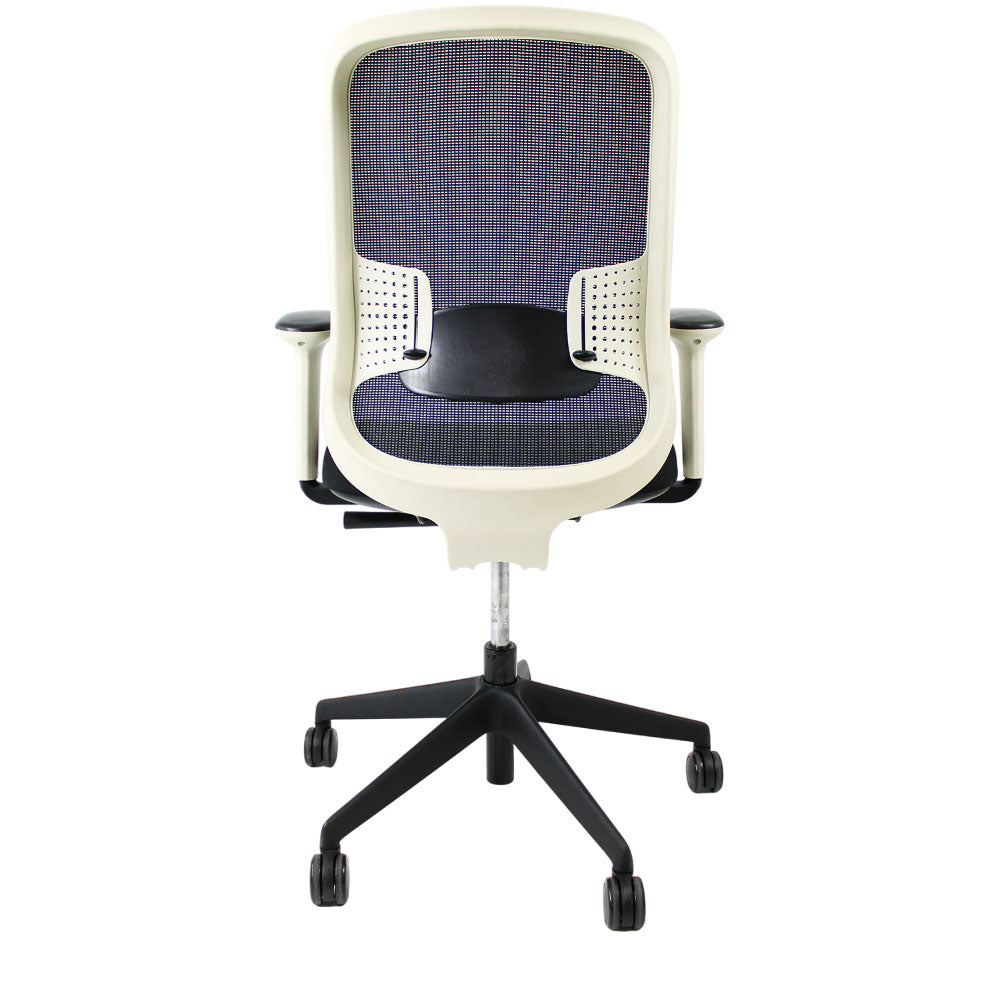 OrangeBox: Do - Task Stuhl in schwarzem Stoff/Weißer Rahmen - renoviert