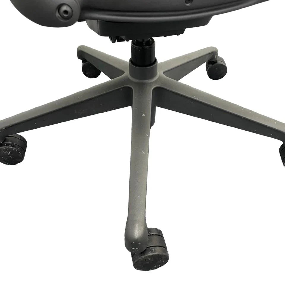 <tc>Herman Miller</tc>: <tc>Size B</tc> Aeron Remastered – Generalüberholt