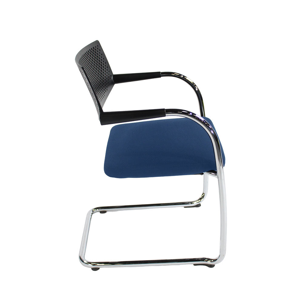 <tc>Vitra</tc>: <tc>VisaVis</tc> 2 Konferenzstühle aus blauem Stoff - Generalüberholt