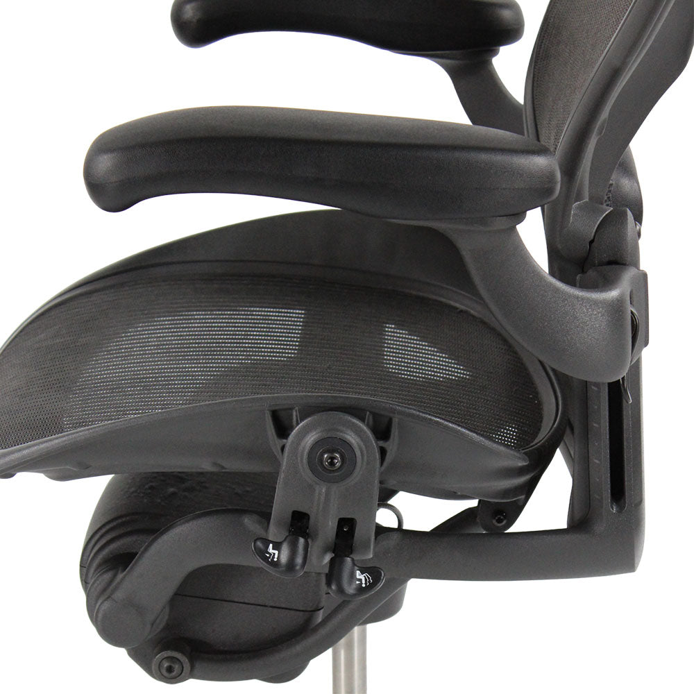 <tc>Herman Miller</tc>: Aeron - <tc>Size B</tc> - Full House (Graphit) - Renoviert