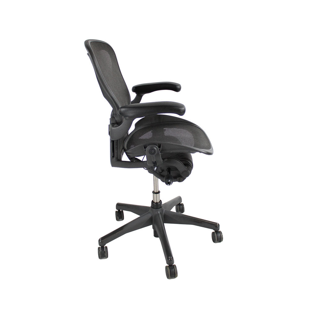<tc>Herman Miller</tc>: Aeron - <tc>Size B</tc> - Full House (Graphit) - Renoviert
