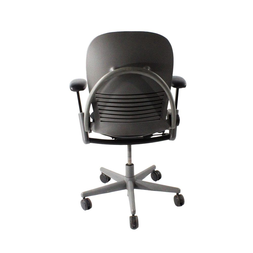 <tc>Steelcase</tc>: <tc>Leap V1</tc> Bürostuhl - Grauer Rahmen/Schwarzes Leder - Generalüberholt