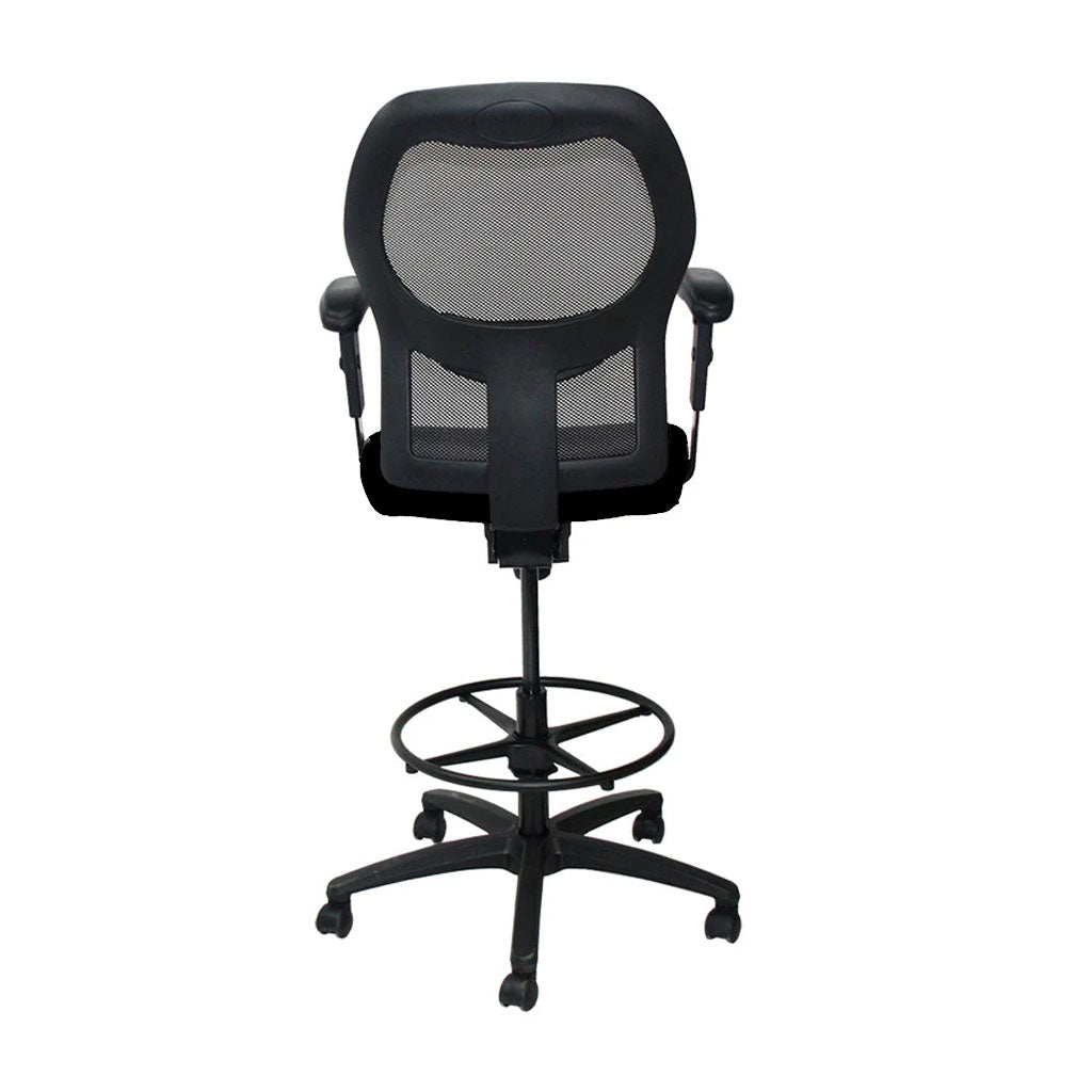 Ahrend: 160 Type Draftsman Chair aus schwarzem Stoff – schwarzes Gestell – generalüberholt